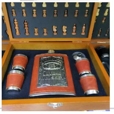 Подарочный набор 6 в 1: Фляга «Jack Daniels» с шахматами-0