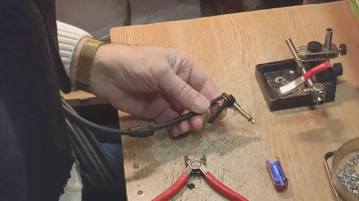 Пайка Шнур гитарный Jack6,3 на Jack6,3 угл. Silent - TS на TS Mogami 2524