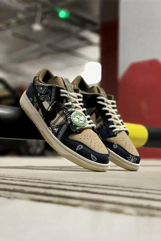 Кроссовки Nike SB Dunk Low x Travis Scott "Cactus Jack"-2